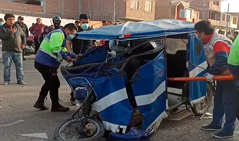 Personal de seguridad atendió a agraviados del choque entre un mototaxi y un volquete. Foto: Municipio de Nuevo Chimbote