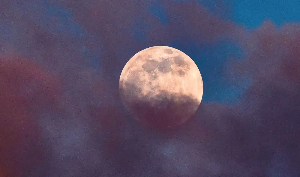 La luna llena de junio recibe el nombre de luna de fresa. Foto: Pexels