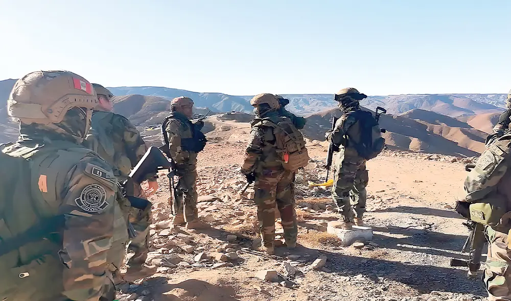 En los cerros. Más de 100 efectivos de la Diroes se posicionaron de las partes altas de los cerros de Atico donde ocurrió la masacre el pasado 2 de junio. Foto: difusión