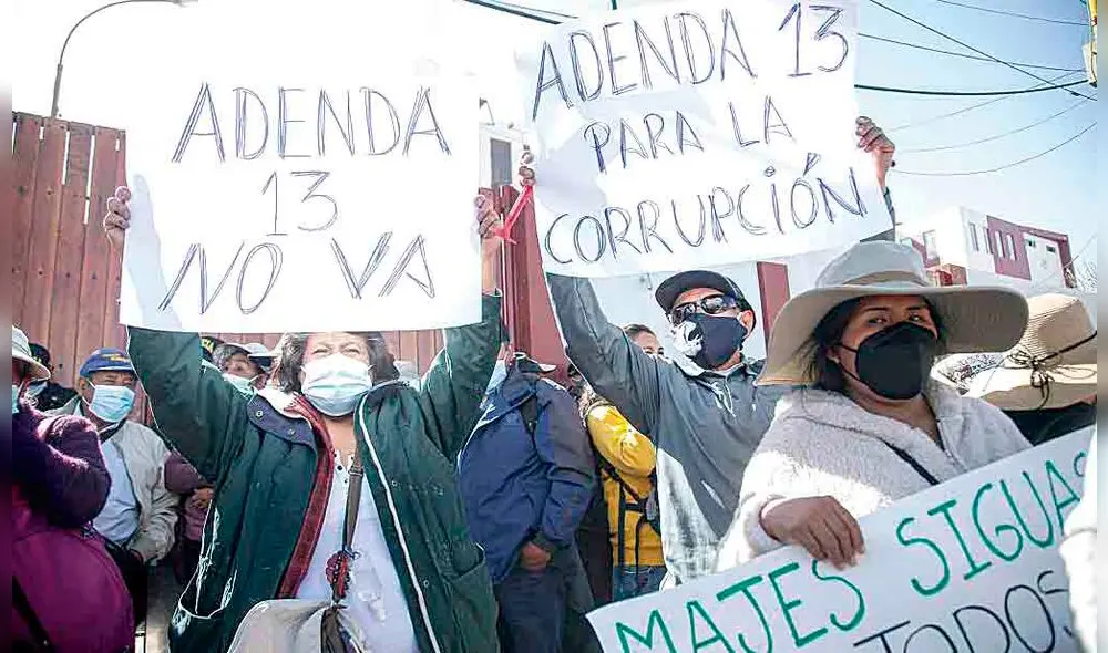 Reclamo. Ayer pobladores protestaron en sede regional. Foto: La República