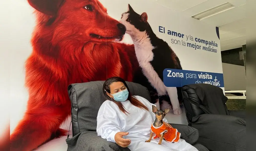 La mascota de María Teresa Restrepo, Abi, de visita en el hospital. Foto: Hospital Marco Fidel Suárez
