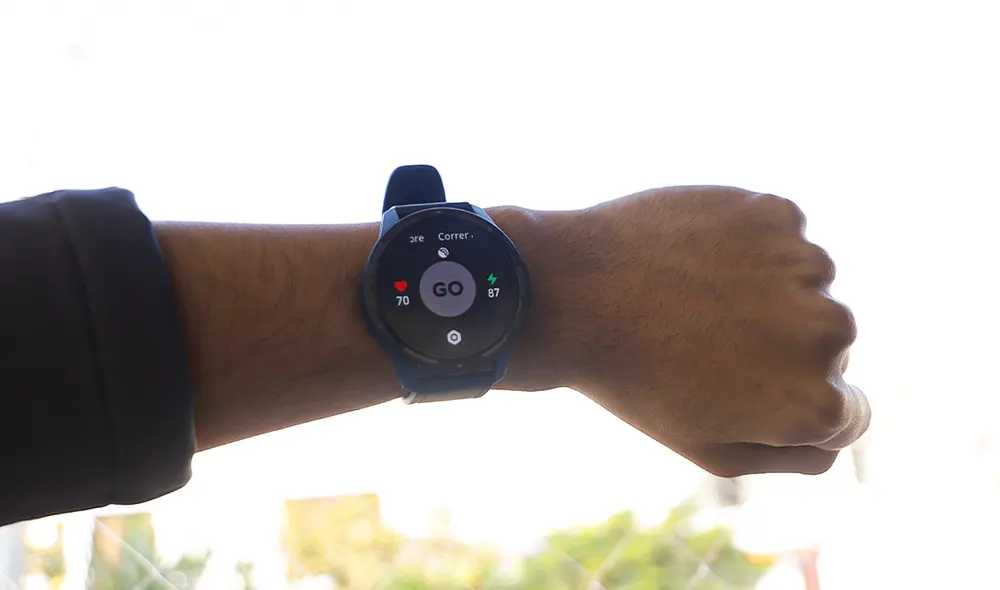 El dispositivo cuenta con una pantalla de 1,43″. Foto: Martin Reyes / La República