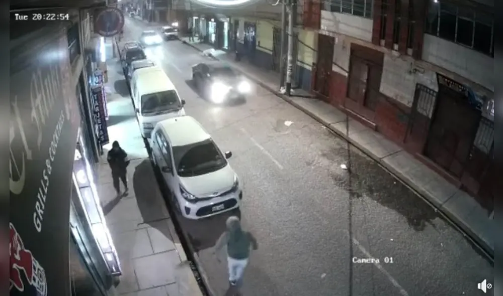 Sujeto con capucha fue el que realizó los disparos. Foto: captura/difusión