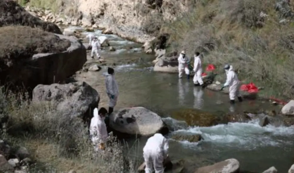 Un equipo del Minsa se encuentra en Canta para evaluar el nivel de contaminación en el río Chillón tras el derrame de zinc. Foto: Andina