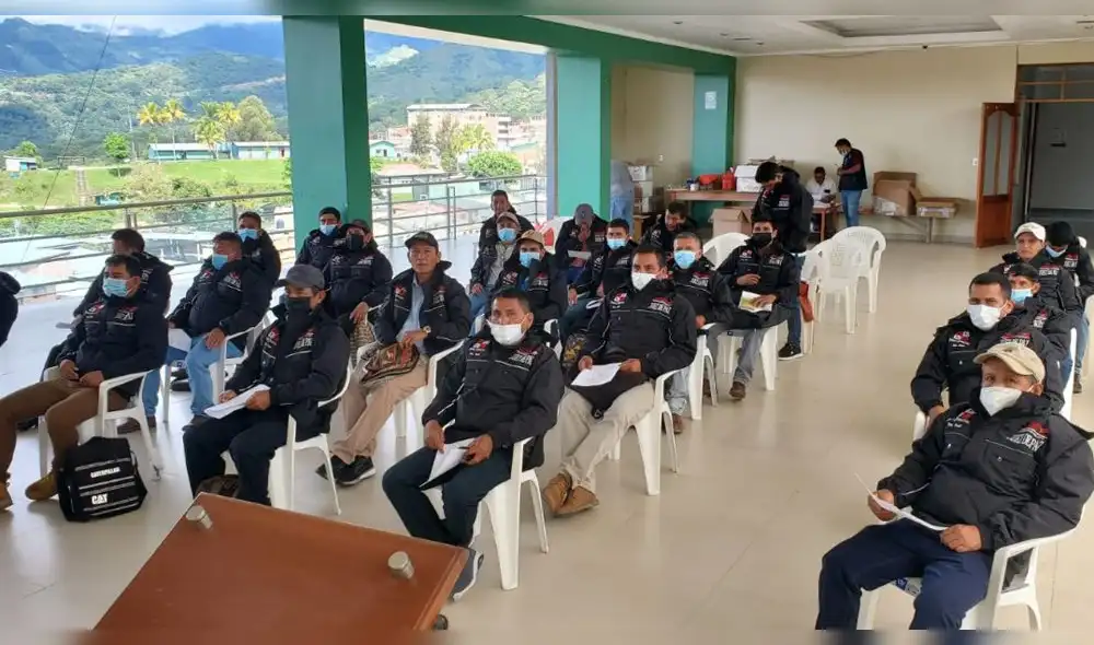 Jueces de paz reciben casacas y material de escritorio en región Cajamarca. Foto: Corte de Lambayeque