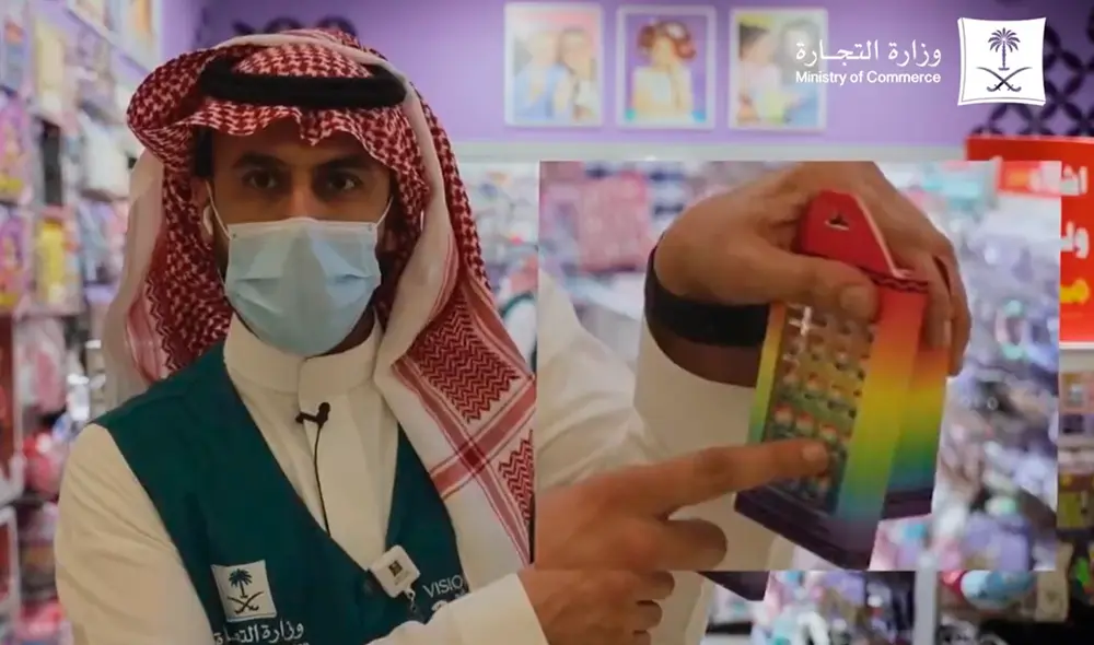 Arabia Saudita establece multas para establecimientos que vendan productos color arcoíris. (Foto: Twitter)