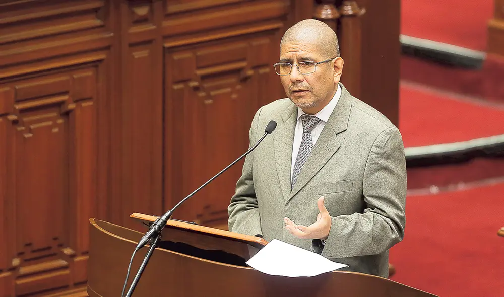 Cuestionado. El ministro Senmache dice que la Fiscalía no avisó a tiempo. Un argumento poco convencedor para los congresistas que ahora piden su salida. Foto: Antonio Melgarejo/La República Cuestionado. El ministro Senmache dice que la Fiscalía no avisó a tiempo. Un argumento poco convencedor para los congresistas que ahora piden su salida. Foto: Antonio Melgarejo/La República