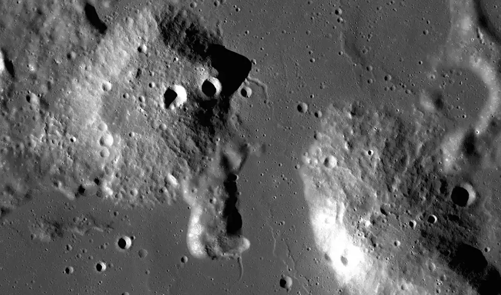 Las cúpulas de Gruithuisen son tres protuberancias que solo pudieron haberse formado con elementos encontrados en la Tierra. Foto: NASA / GSFC / Universidad Estatal de Arizona