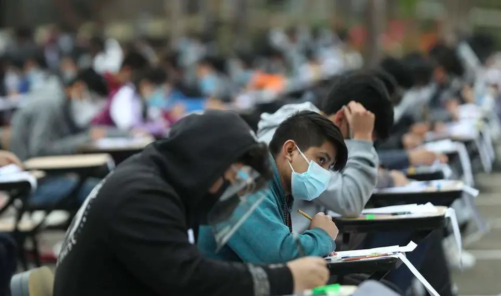 Estudiantes suelen tomar en cuenta el salario para elegir qué carrera estudiar en la universidad. Foto: Andina