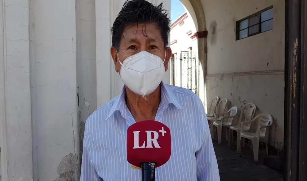 El presidente de la federación, Alexander Cornejo y otros transportistas se reunieron con el prefecto, Yeremi Torres, para que le haga alcanzar su propuesta al presidente Pedro Castillo. El presidente de la federación, Alexander Cornejo y otros transportistas se reunieron con el prefecto, Yeremi Torres, para que le haga alcanzar su propuesta al presidente Pedro Castillo.