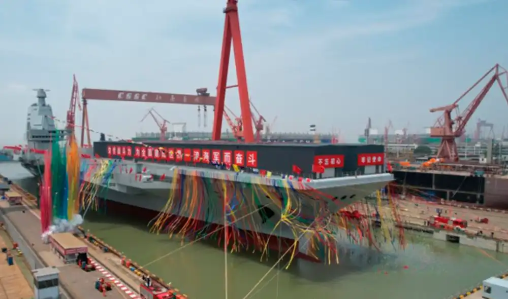 China se convierte en la segunda potencia militar en portaaviones al estrenar el Fujian.
Foto: Xinhua News. China se convierte en la segunda potencia militar en portaaviones al estrenar el Fujian.
Foto: Xinhua News.