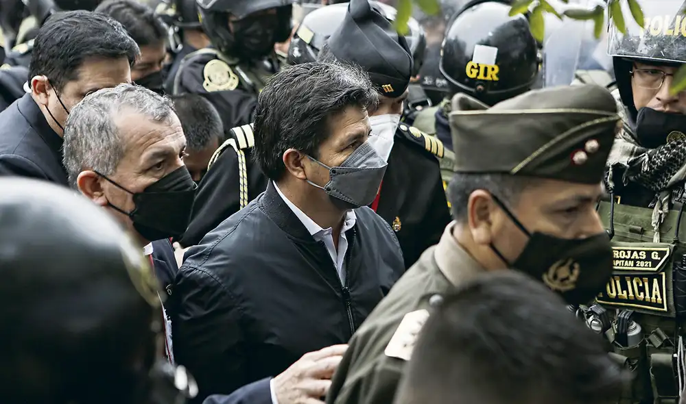 Investigado. El presidente Pedro Castillo respondió de manera puntual y breve cada una de las más de 100 preguntas que le planteó la fiscalía. Foto: Marco Cotrina/La República