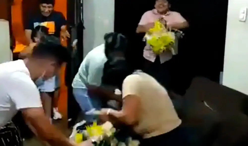 La piñata quedó inservible luego del juego que protagonizó la familia. Foto: captura de TikTok La piñata quedó inservible luego del juego que protagonizó la familia. Foto: captura de TikTok