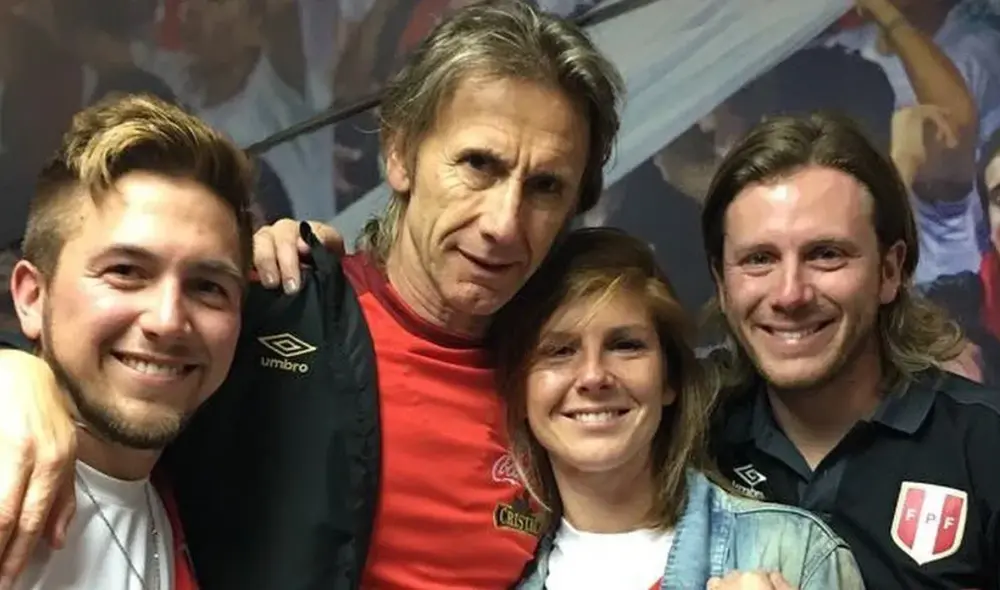 Gareca junto a sus 3 hijos (Milton, izquierda; Fiorella, centro; y Robertino, derecha) FOTO: Instagram