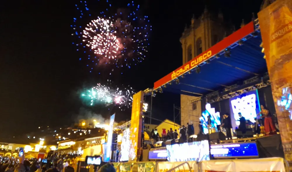 Luego de dos años de pandemia, miles de personas se concentraron en la plaza Mayor para la denominada Noche de Luz y Sonido en honor a la Ciudad Imperial. Foto: Cusco Luis Álvarez
