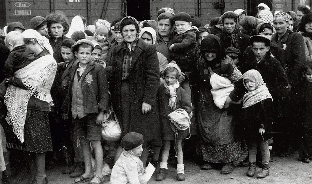 Desarraigo. Fotografía del documental Auschwitz. Los nazis y la solución final. EFE/The Auschwitz Album, Yad Vashem. Foto: EFE Desarraigo. Fotografía del documental Auschwitz. Los nazis y la solución final. EFE/The Auschwitz Album, Yad Vashem. Foto: EFE