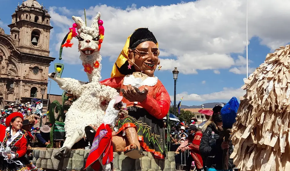 Fueron 18 estampas presentadas por los diferentes departamentos académicos de la universidad. Foto: Luis Álvarez/URPI