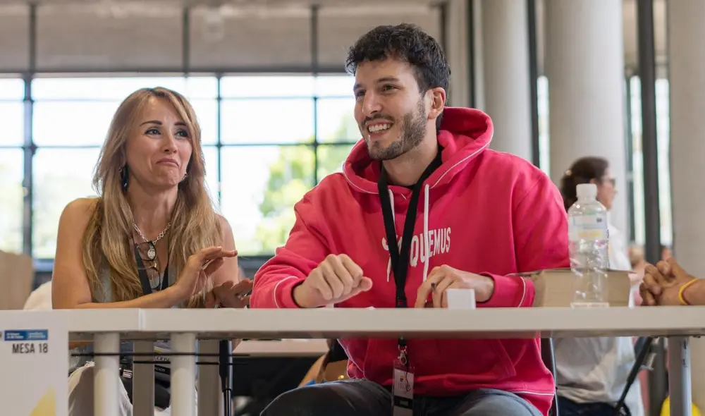 Sebastián Yatra participó como jurado de votación en las Elecciones Colombia 2022. Foto: Twitter