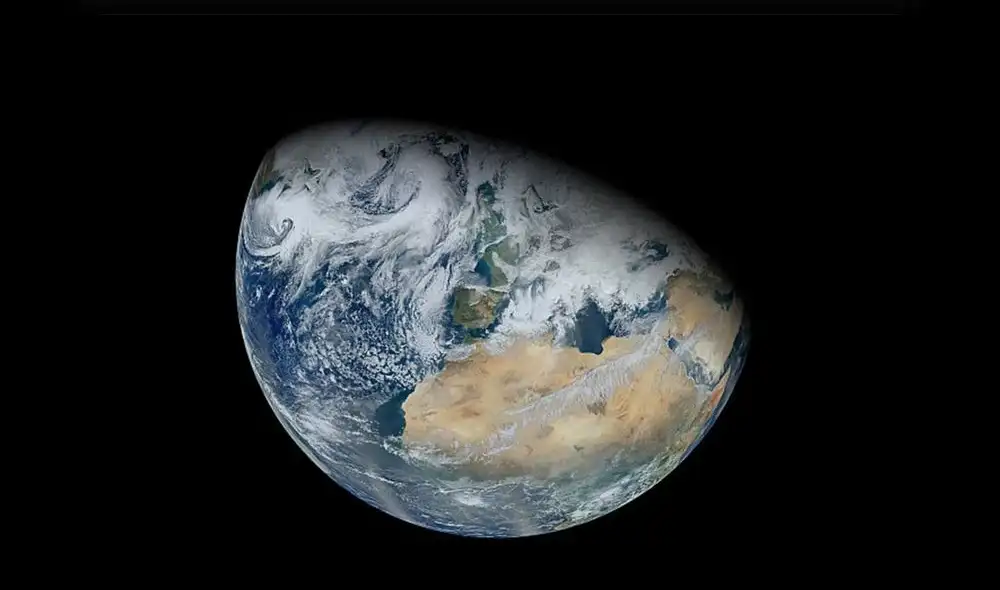 Durante el solsticio de invierno en el hemisferio sur, el norte apunta directamente al Sol. Foto: NASA