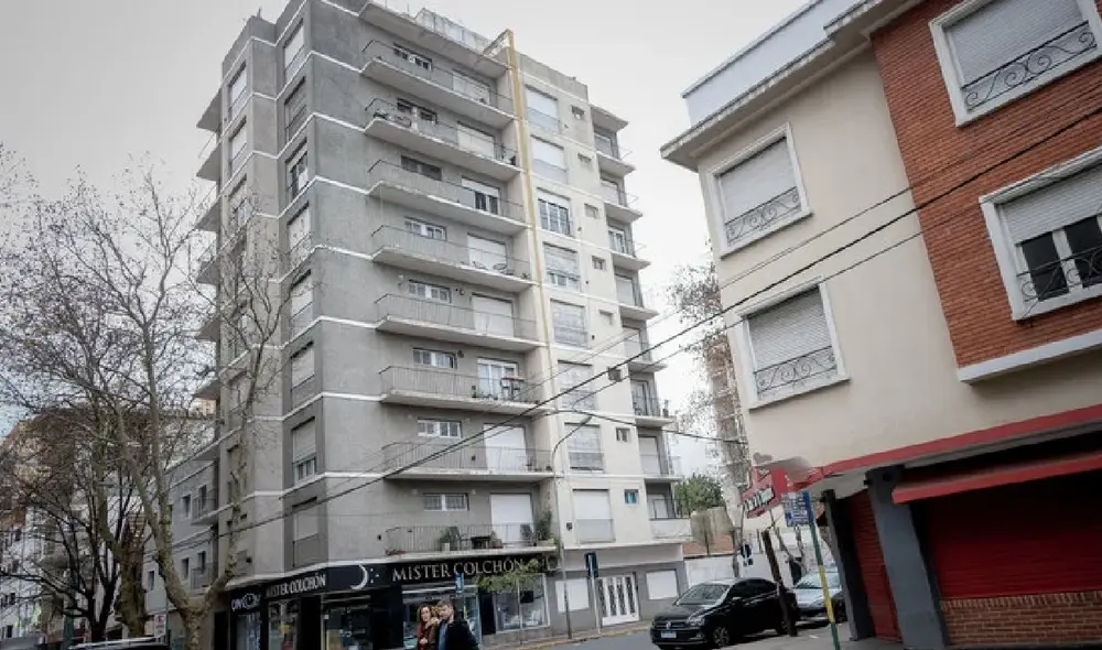 Adolescentes son acusados de asesinar a joven tras discutir porque lanzaban hielo desde un departamento. Foto: Clarín