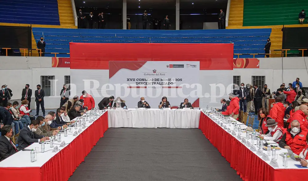 Alex Paredes cuestionó a sus colegas por censurar al exministro de Educación. Foto: La República/Rodrigo Talavera Alex Paredes cuestionó a sus colegas por censurar al exministro de Educación. Foto: La República/Rodrigo Talavera