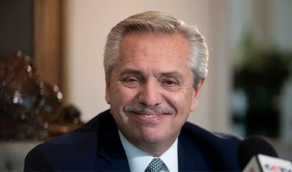 Alberto Fernández quiso saludar a los integrantes de la agrupación Garganta Poderosa, que estaban presentes entre el público. Foto: Xinhua News Alberto Fernández quiso saludar a los integrantes de la agrupación Garganta Poderosa, que estaban presentes entre el público. Foto: Xinhua News