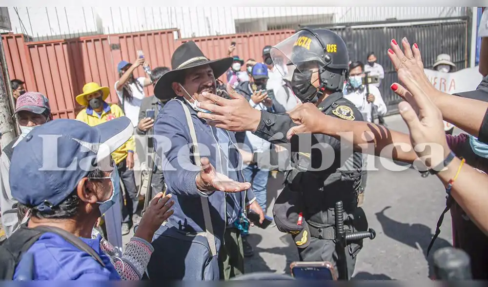 Enfrentamientos verbales entre ciudadanos en la sesión del Consejo de Ministros descentralizada. Foto: Rodrigo Talavera/La República