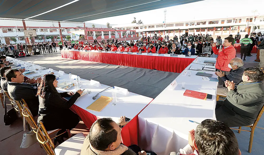 Descentralizadas. Presidente Castillo, junto a sus ministros, lideró en Arequipa la XVII sesión de ministros descentralizada y aseguró que continuarán con las regiones que faltan visitar. Foto: difusión