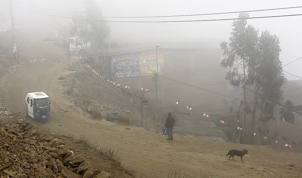 Frío extremo. Habitantes de Ticlio Chico soportan bajas temperaturas y la sensación térmica podría llegar hasta los 2 °C. Vecinos temen que la humedad y la lluvia les causen enfermedades. Foto: Marco Cotrina/La República