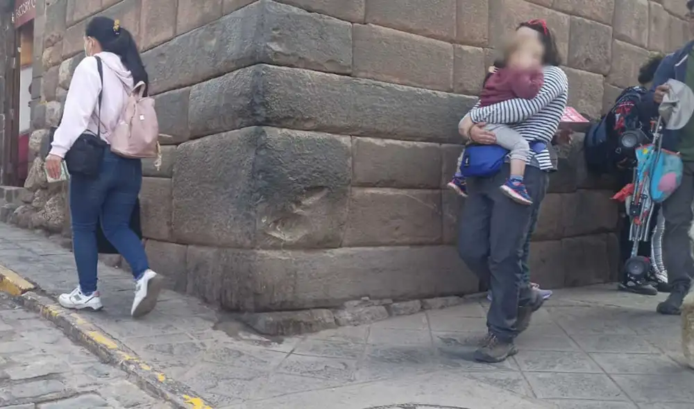 Muro inca fue dañado durante fiestas jubilares de Cusco. Foto: Urpi / La República Muro inca fue dañado durante fiestas jubilares de Cusco. Foto: Urpi / La República