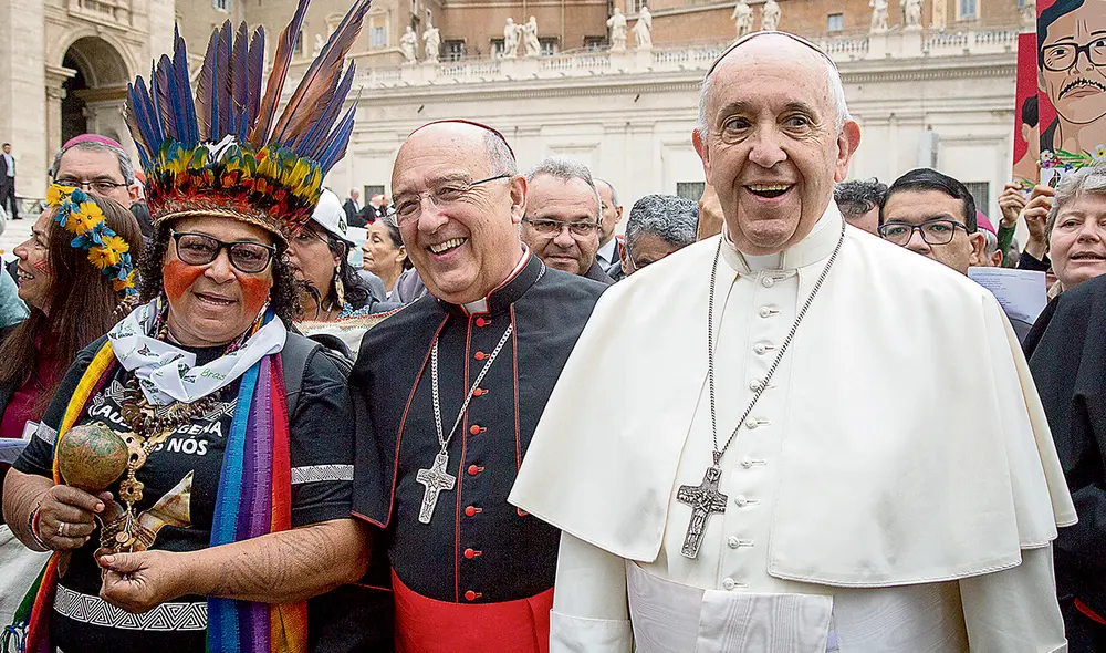 Viejos amigos. Monseñor Pedro Barreto con el papa Francisco en el sínodo de obispos 2019. Foto: difusión Viejos amigos. Monseñor Pedro Barreto con el papa Francisco en el sínodo de obispos 2019. Foto: difusión