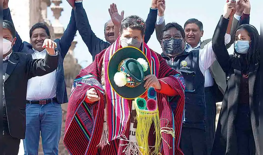Bastión. Presidente se reunió con autoridades y dirigentes en la ciudad de Juliaca, región de Puno. Foto: Juan Carlos Cisneros/La República Bastión. Presidente se reunió con autoridades y dirigentes en la ciudad de Juliaca, región de Puno. Foto: Juan Carlos Cisneros/La República