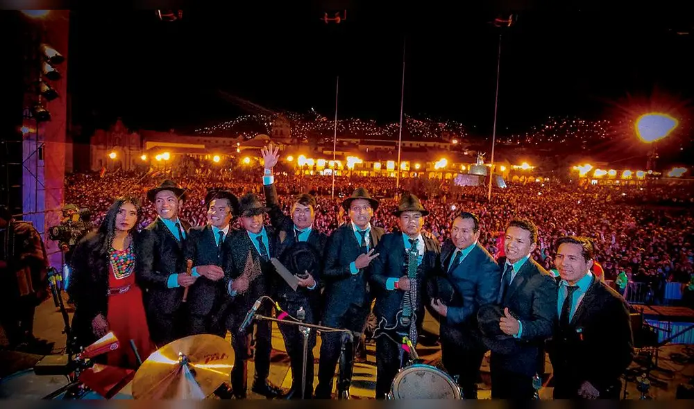 Presentación. Afinación Diablo hizo bailar a miles de personas en la plaza mayor, durante la fiesta de Luces y Sonido. Foto: La República Presentación. Afinación Diablo hizo bailar a miles de personas en la plaza mayor, durante la fiesta de Luces y Sonido. Foto: La República