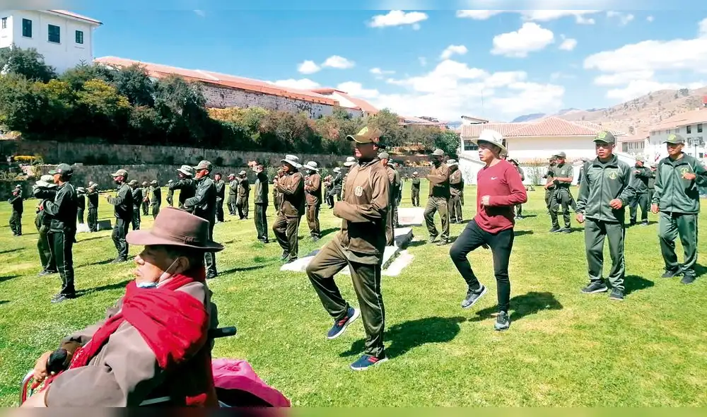 Ensayos. Leonardo Arana Yanque dirige los ensayos en el Koricancha. Lo hace en una silla de ruedas por una lesión en la tibia. Ensayos. Leonardo Arana Yanque dirige los ensayos en el Koricancha. Lo hace en una silla de ruedas por una lesión en la tibia.