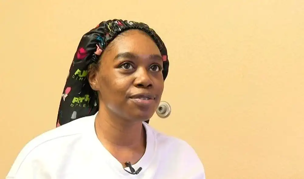 Durante su estancia en el hospital, el personal médico examinó a Victoya Venise y al bebé al no haber pasado por ninguna revisión médica en el proceso de embarazo. Foto: EURweb Durante su estancia en el hospital, el personal médico examinó a Victoya Venise y al bebé al no haber pasado por ninguna revisión médica en el proceso de embarazo. Foto: EURweb