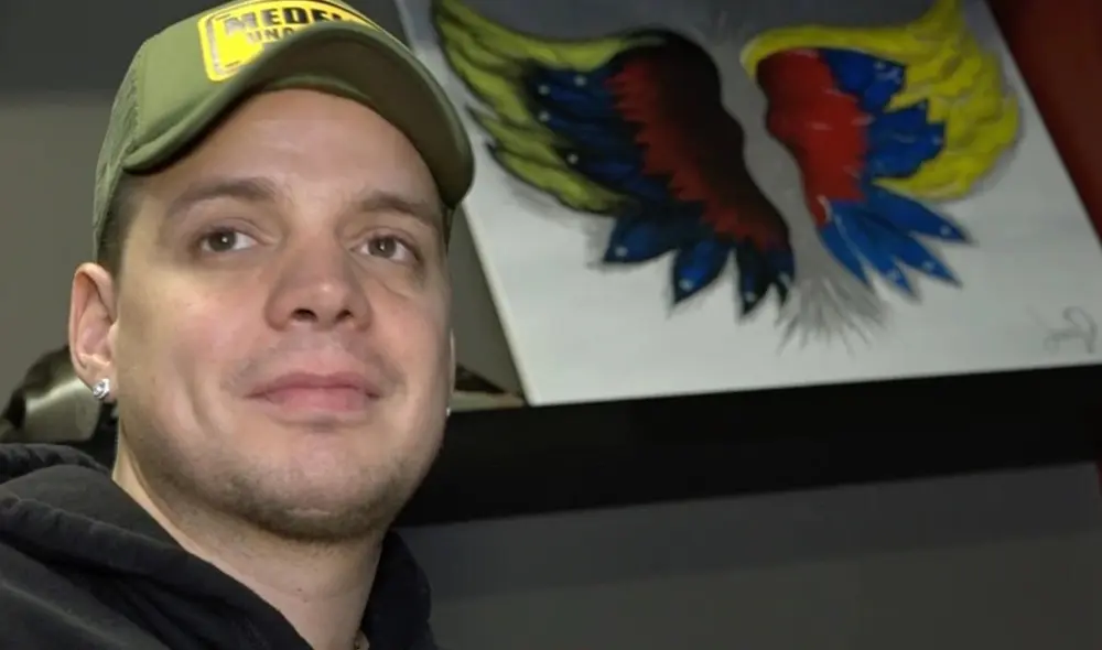 El artista venezolano Marko vendió sus prendas firmadas para ayudar a una niña con un padecimiento auditivo. Foto: VOA El artista venezolano Marko vendió sus prendas firmadas para ayudar a una niña con un padecimiento auditivo. Foto: VOA