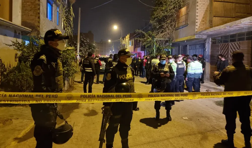 Policías trabajaron en la liberación de los rehenes en conjunto con unidades especiales. Foto: Giuliana Castillo / URPI - LR Policías trabajaron en la liberación de los rehenes en conjunto con unidades especiales. Foto: Giuliana Castillo / URPI - LR