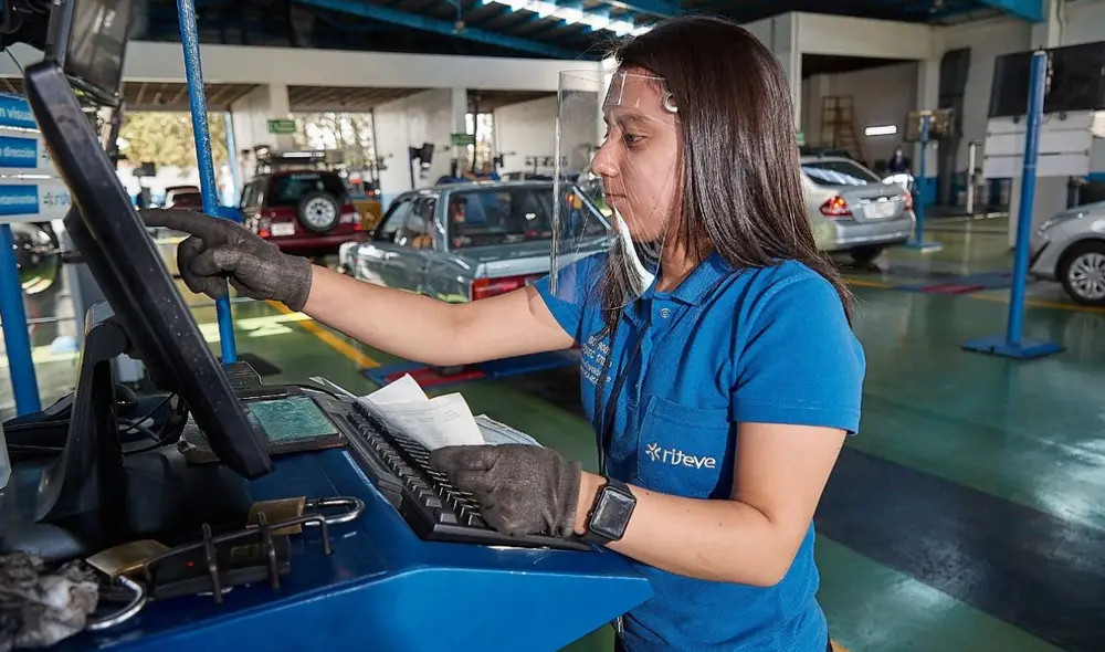 Es importante que tu vehículo pase por la revisión técnica para prevenir accidentes y reducir las emisiones de CO2. Foto: Riteve/Instagram