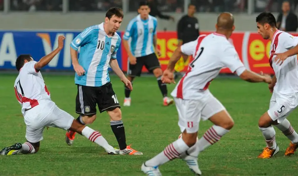 Messi muy bien marcado por Lobatón, Zambrano y Rodríguez. Foto: EFE