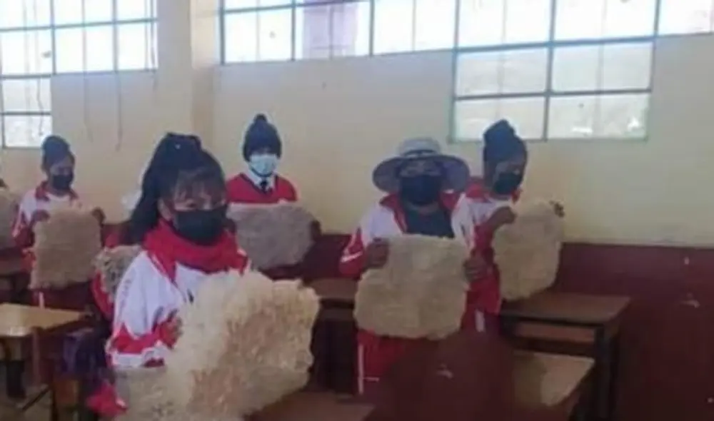 Los escolares toman medidas para luchar contra el frío Foto: La República Los escolares toman medidas para luchar contra el frío Foto: La República