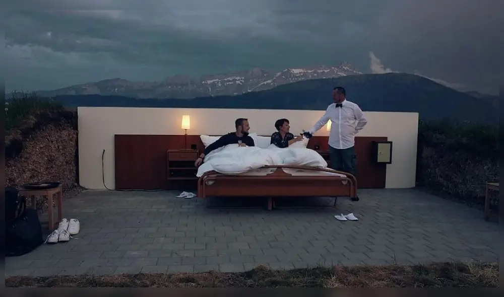 El hotel apenas cuenta con una cama, una mesita de noche, sábanas y almohadas. Foto: Daily Mail El hotel apenas cuenta con una cama, una mesita de noche, sábanas y almohadas. Foto: Daily Mail