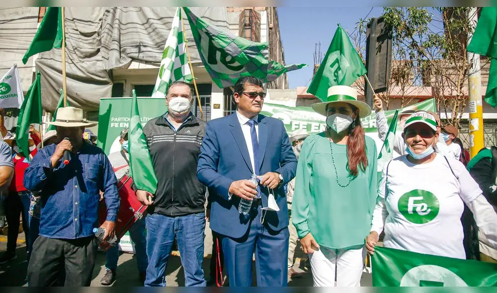 Movilización. Haberth Zúñiga y algunos candidatos llegaron al Jurado Electoral para exigir su inscripción. Movilización. Haberth Zúñiga y algunos candidatos llegaron al Jurado Electoral para exigir su inscripción.