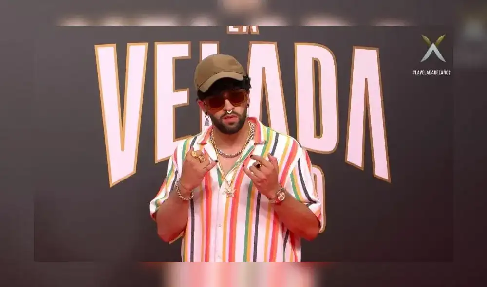 El cantante Bad Bunny fue la sorpresa en la alfombra roja de la Velada del Año 2. Foto: Captura/Ibai Llanos