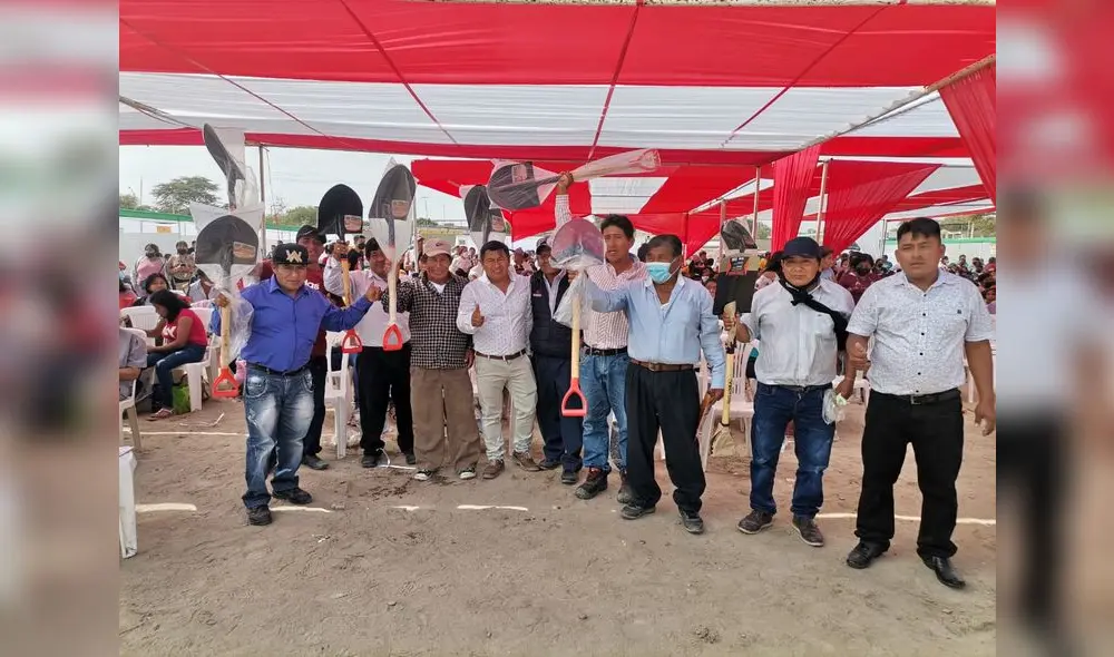 Los agricultores también recibieron apoyo logístico. Foto: Piura Noticias Los agricultores también recibieron apoyo logístico. Foto: Piura Noticias