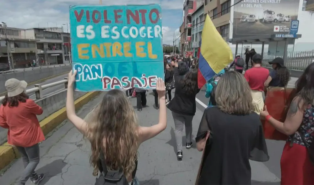 Una marcha liderada por mujeres indígenas pide la salida del presidente de Ecuador. Foto: AFP Una marcha liderada por mujeres indígenas pide la salida del presidente de Ecuador. Foto: AFP
