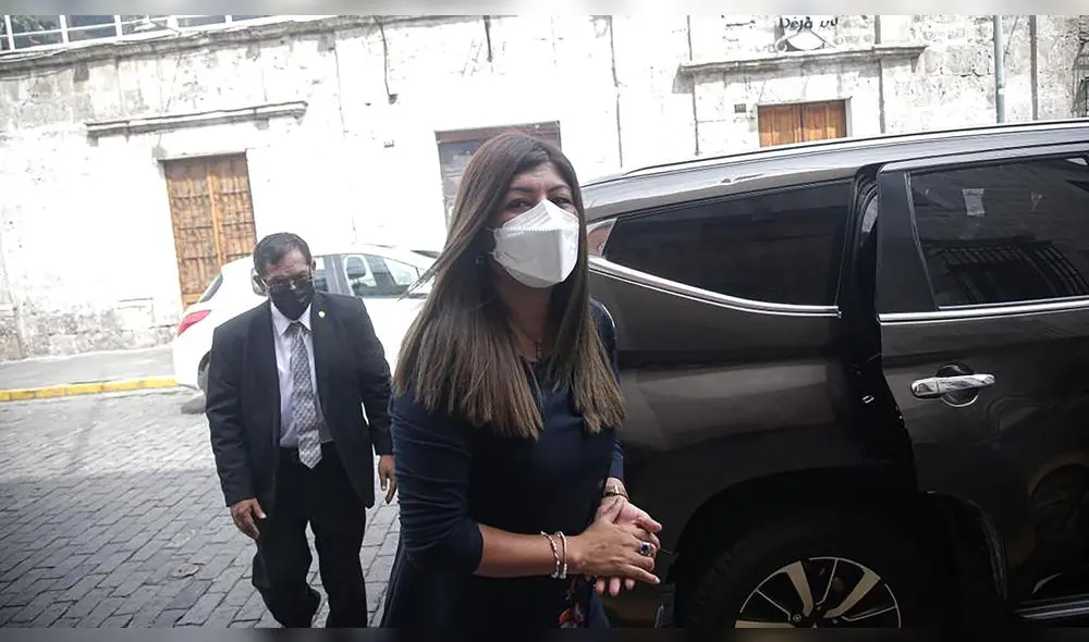 Comunión. Gobernadora pasa de cuestionamiento a cuestionamiento principalmente por su personal de confianza. Foto: La República/Archivo