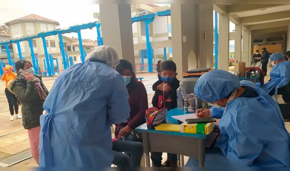 No muchos padres de familia dan el consentimiento para que sus hijos cumplan con el esquema de vacunación completa. Foto: Raúl Cabrera/La República