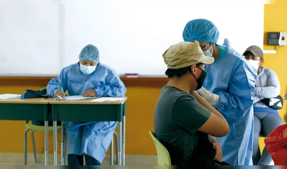 Medida. Población debe vacunarse contra la Covid para evitar enfermar de gravedad. Foto: La República/Archivo