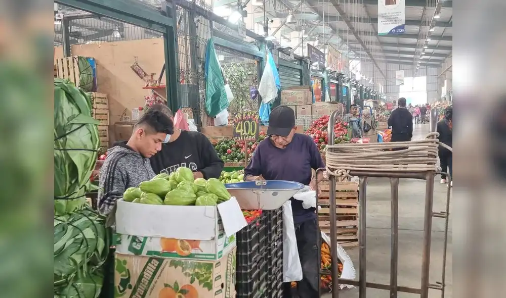 Precios de alimentos se mantienen en mercado mayorista de Santa Anita. Foto: Joel Robles / URPI - LR Precios de alimentos se mantienen en mercado mayorista de Santa Anita. Foto: Joel Robles / URPI - LR
