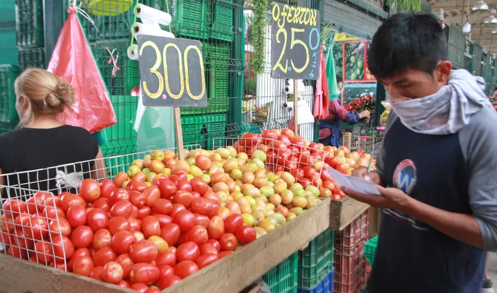 Este lunes 27 ingresaron 10,172 toneladas de alimentos al Gran Mercado Mayorista de Lima. Foto: Verónica Calderón/La República Este lunes 27 ingresaron 10,172 toneladas de alimentos al Gran Mercado Mayorista de Lima. Foto: Verónica Calderón/La República